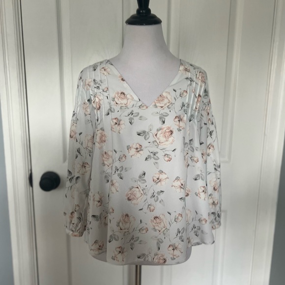 Skies Are Blue Floral Top - Picture 3 of 15